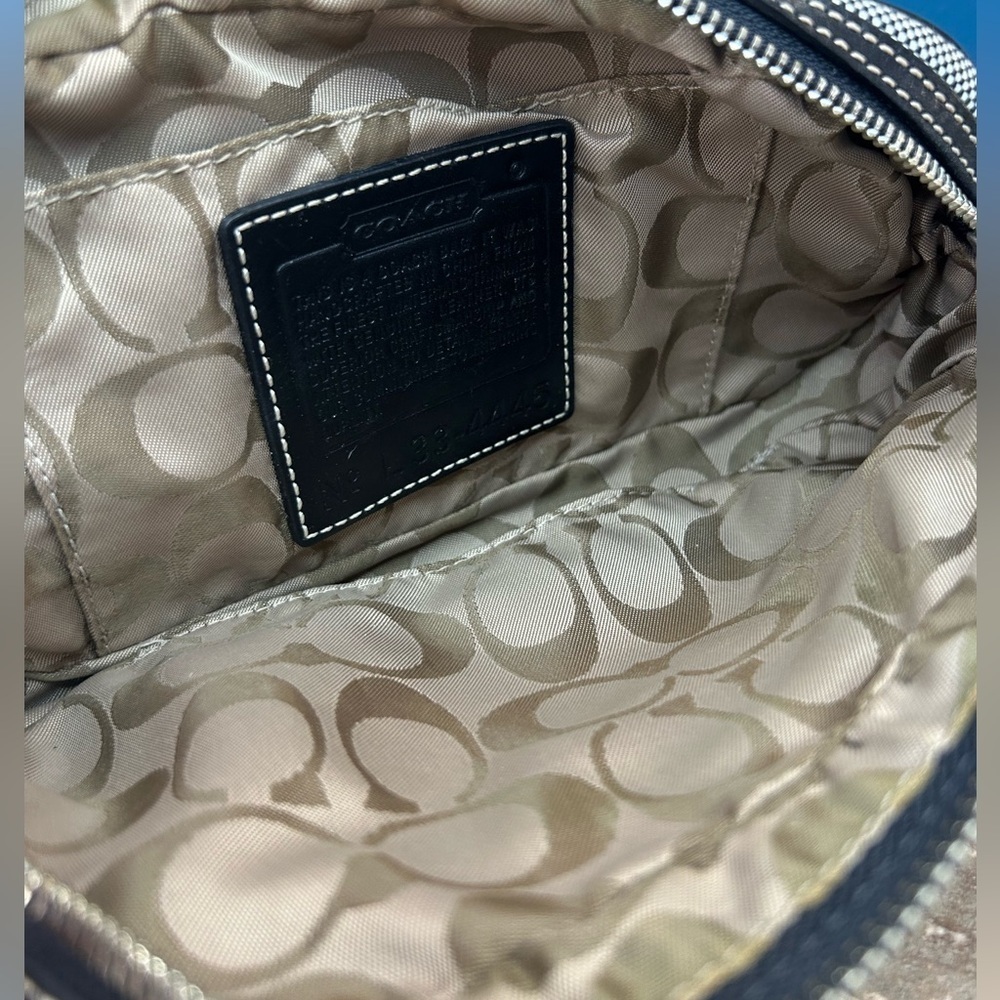 Vintage COACH East West Slim Black and White Camera Crossbody 4445 - Picture 8 of 17
